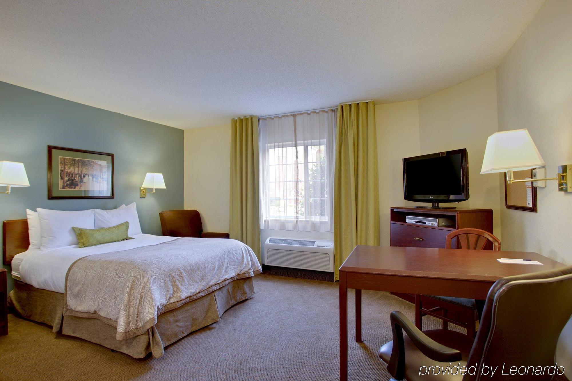Candlewood Suites Raleigh Crabtree By Ihg Екстер'єр фото