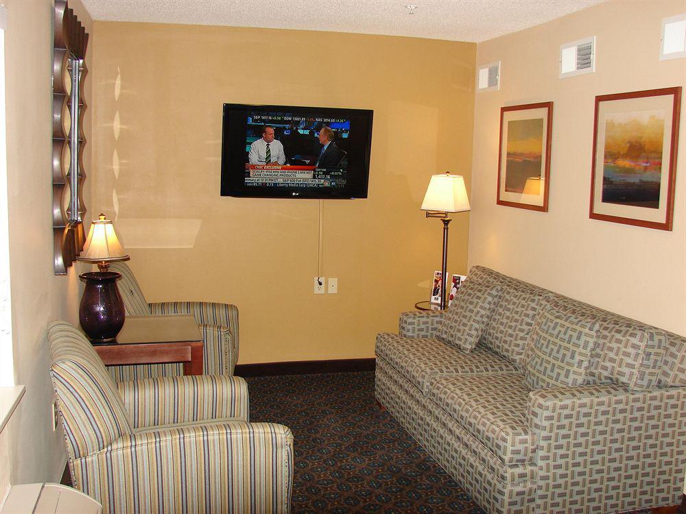 Candlewood Suites Raleigh Crabtree By Ihg Екстер'єр фото
