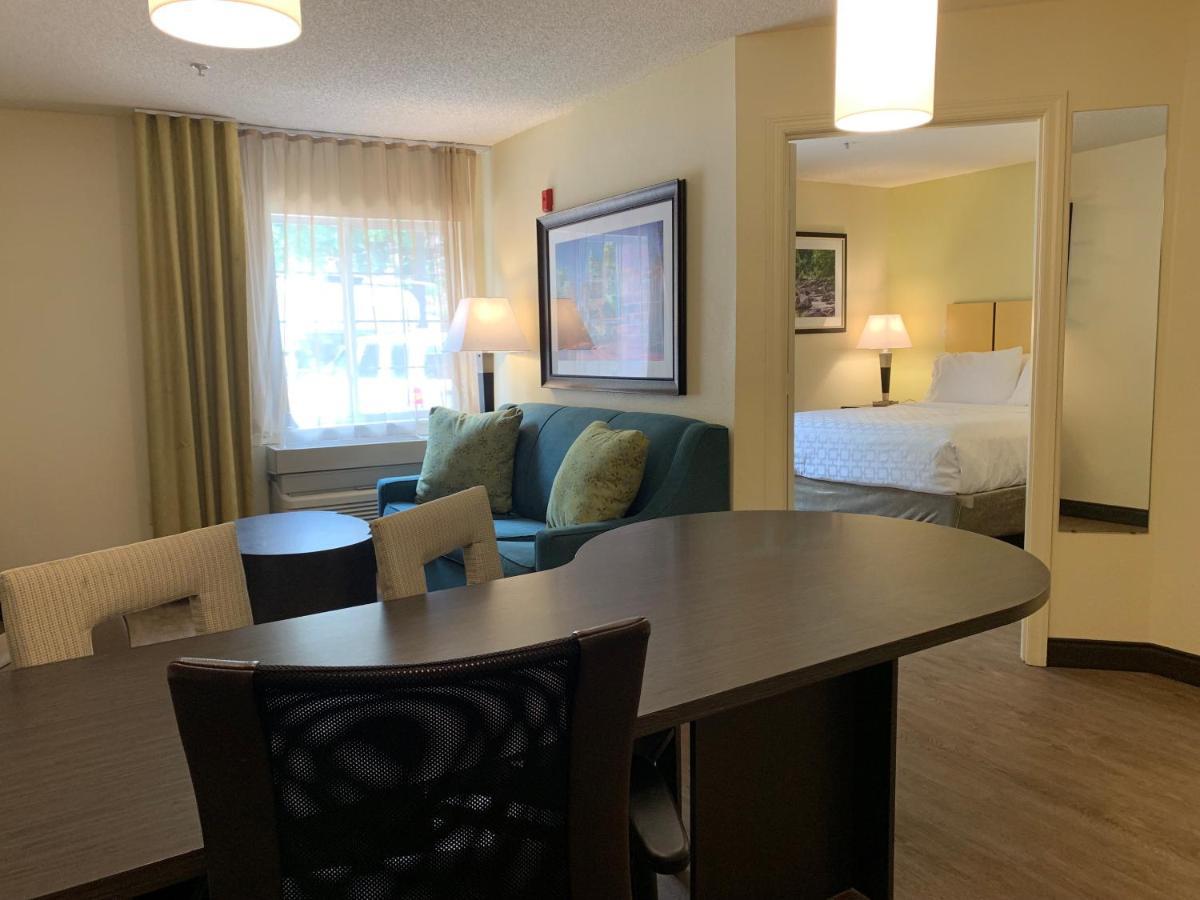 Candlewood Suites Raleigh Crabtree By Ihg Екстер'єр фото